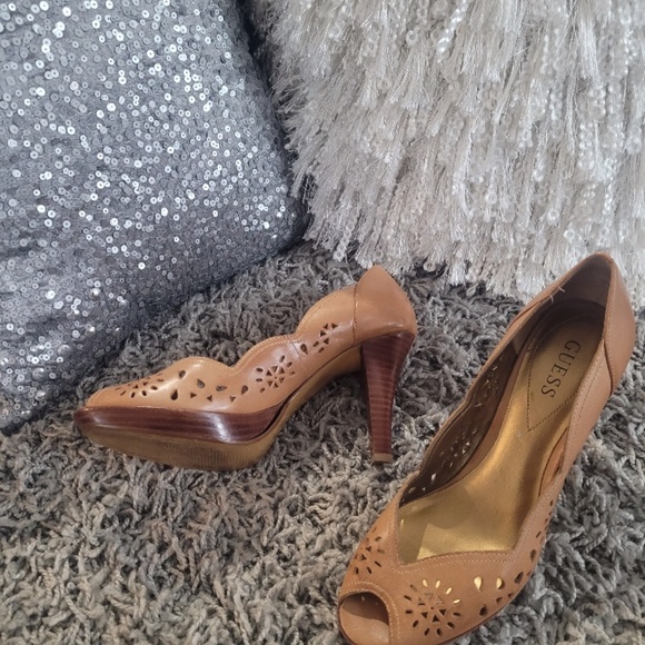 Guess tan sandals Peep toe - size 7 - Picture 2 of 3